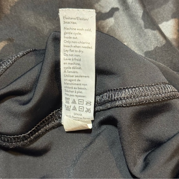 SPANX Faux Leather Camo Legging Black size Large - Picture 11 of 13